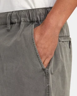 RVCA Shorts / Hybrids><noscript><img width=