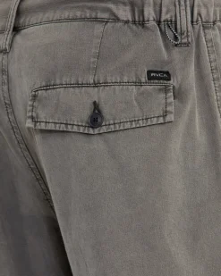 RVCA Shorts / Hybrids><noscript><img width=