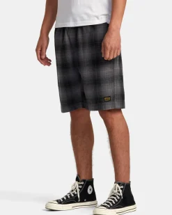 RVCA Shorts / Hybrids><noscript><img width=