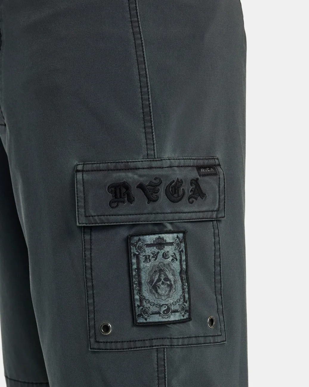 RVCA 18"-19" Outseam>BENJAMIN JEANJEAN SKULL BOARDSHORTS 18''