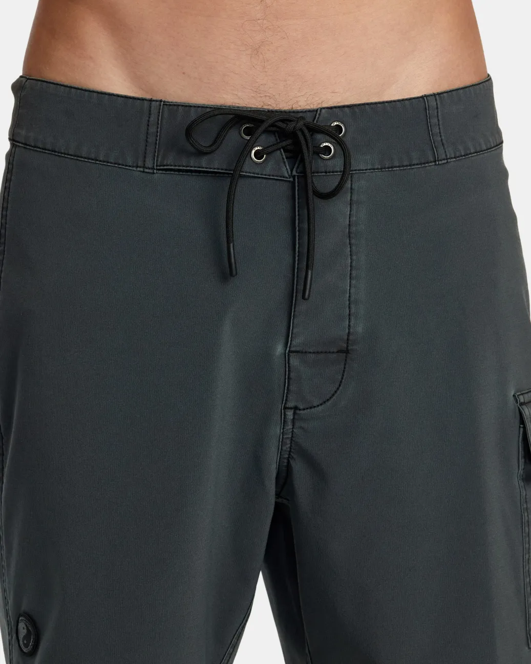 RVCA 18"-19" Outseam>BENJAMIN JEANJEAN SKULL BOARDSHORTS 18''