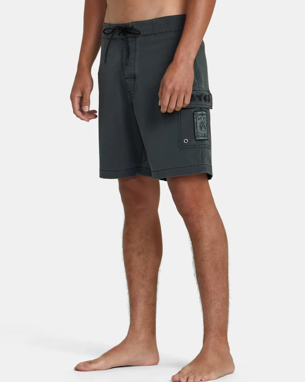 RVCA 18"-19" Outseam>BENJAMIN JEANJEAN SKULL BOARDSHORTS 18''
