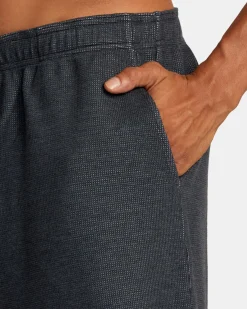 RVCA Shorts / Hybrids><noscript><img width=