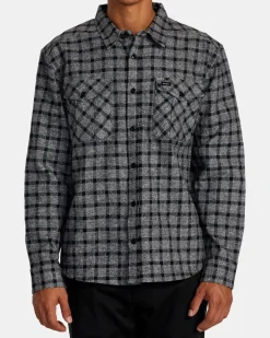 RVCA Shirts / Flannels>HUGHES FLANNEL LONG SLEEVE SHIRT