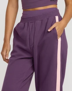 Women RVCA Workout Leggings / Joggers|Pants><noscript><img width=