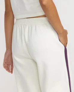 Women RVCA Workout Leggings / Joggers|Pants><noscript><img width=