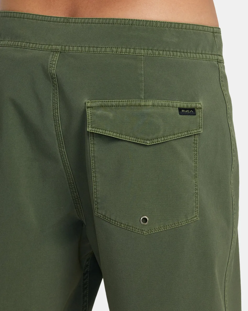 RVCA 18"-19" Outseam>VA PIGMENT 18" BOARDSHORTS