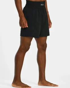 RVCA Shorts / Hybrids><noscript><img width=